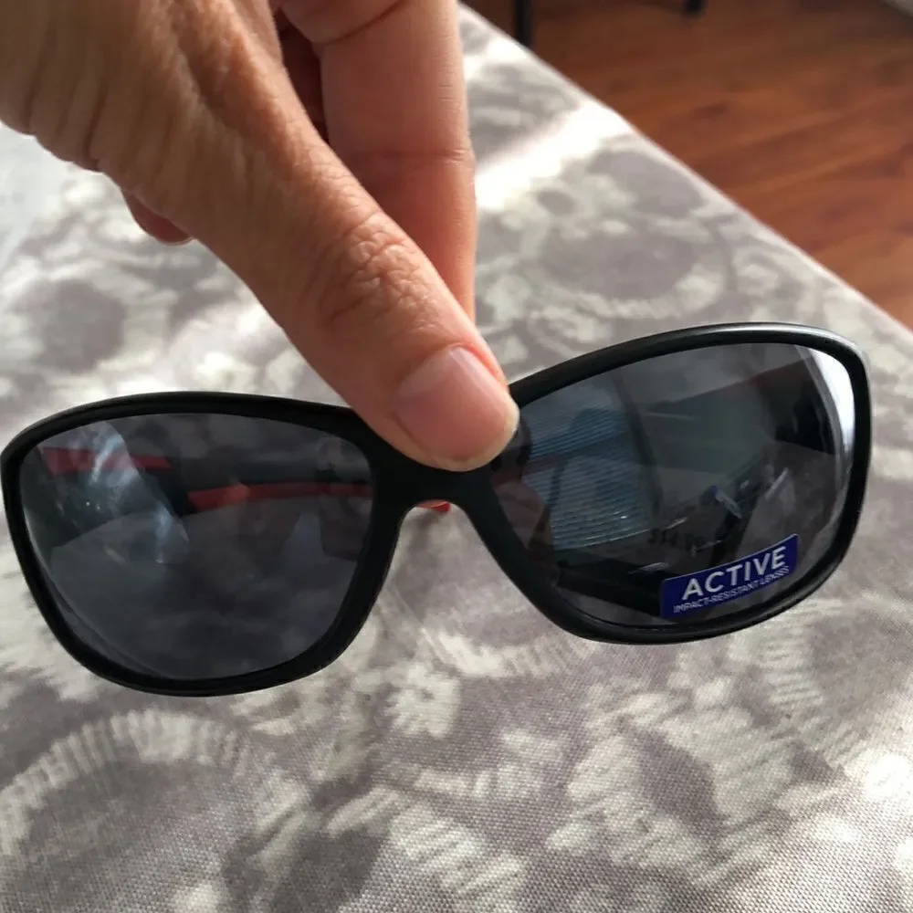 NWT Foster Grant Active sunglasses Black unisex